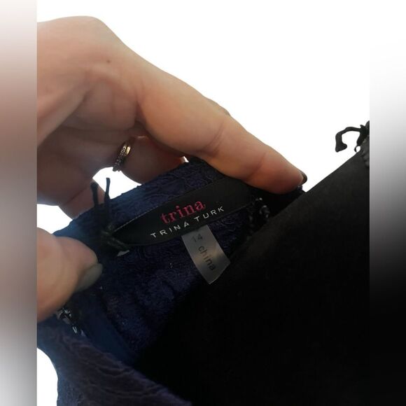 NWT TRINA TURK STUNNING LACE BELL SLEEVE NAVY COCKTAIL DRESS WOMENS SIZE 14 - Picture 9 of 10